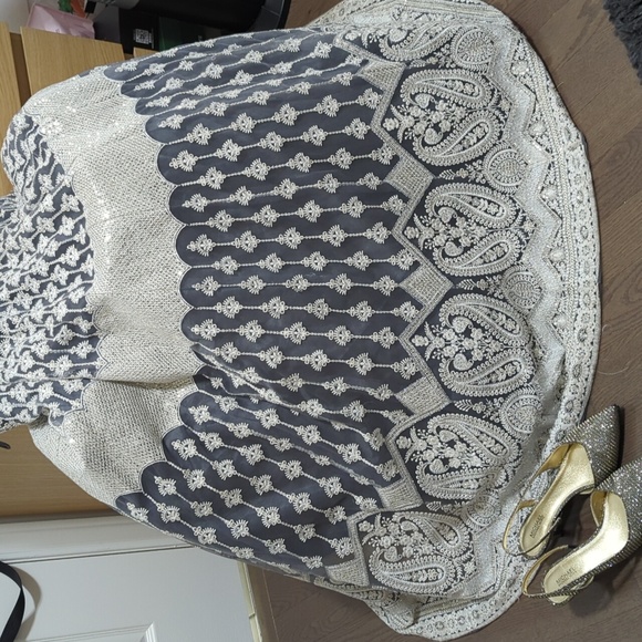 Grey lehenga - Picture 3 of 6